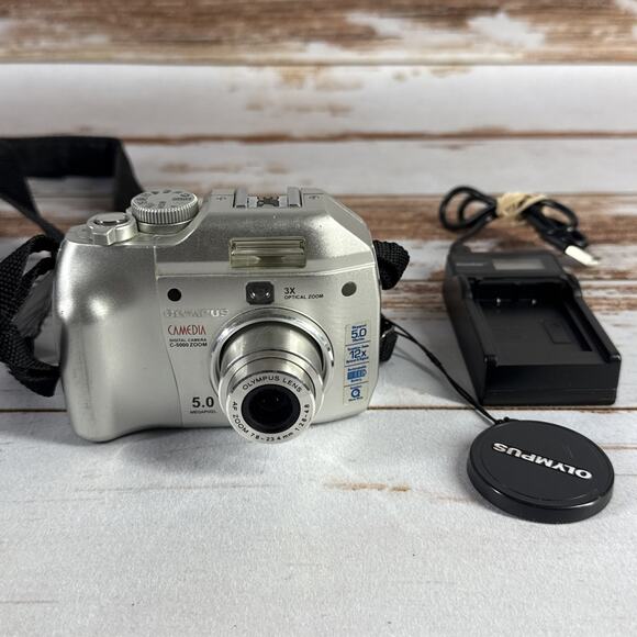 Olympus Camedia C-5000 Zoom Digital Camera – 5.0MP, w/ Battery & Charger (Used) - Picture 1 of 6